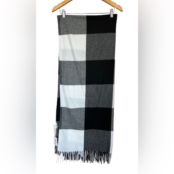 NWT Black & White Plaid Oversized Scarf - Picture 1 of 4